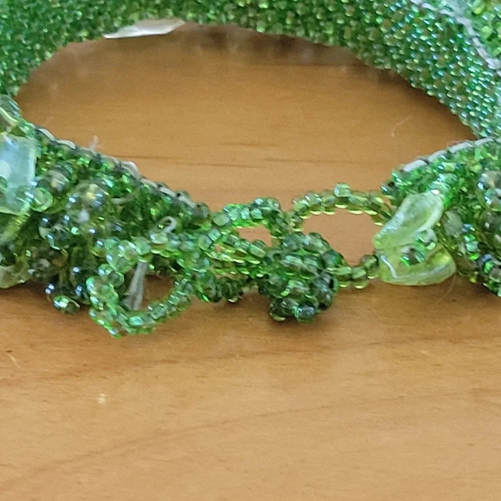 Green Seed Bead Cluster Stretch Bracelet Chip Fringe Boho 2.5 Inch 29g